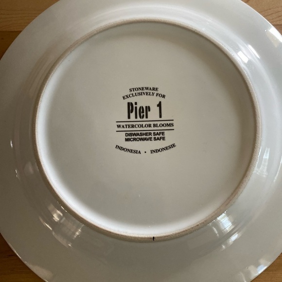 Pier1 Assiettes Watercolor Blooms Purple and Yellow Set Of 2 Ceramic 8”Plates - Picture 10 of 14